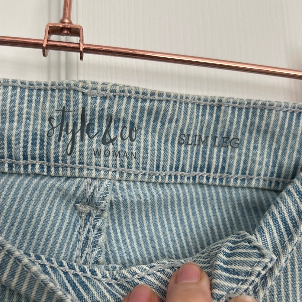 NWT Style & Co. Women's Light wash Straight Leg Jeans - Picture 2 of 7